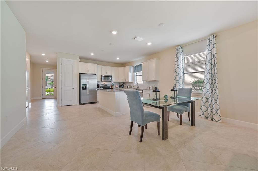 HAMPTON LAKES - Residential