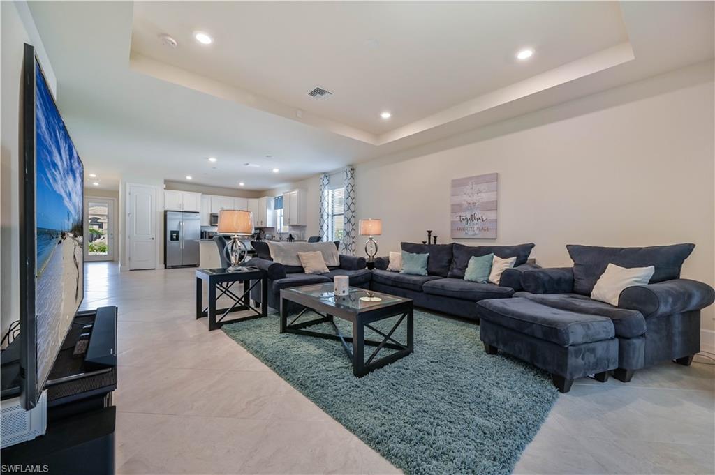 HAMPTON LAKES - Residential