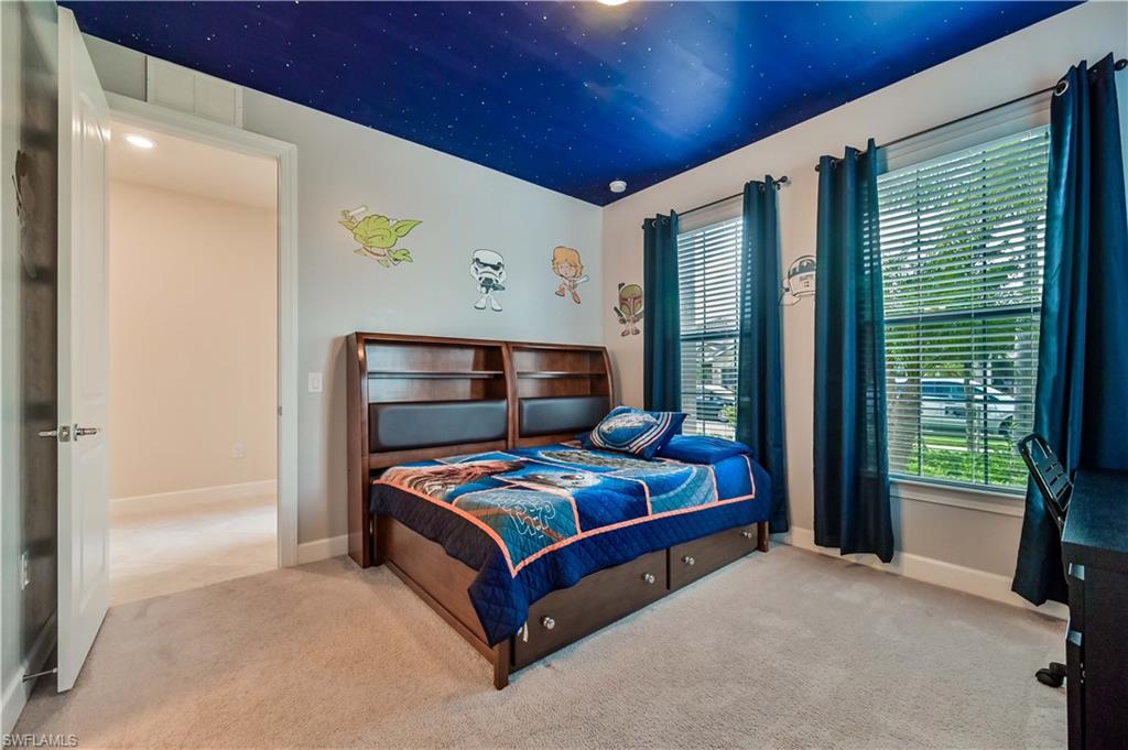 HAMPTON LAKES - Residential