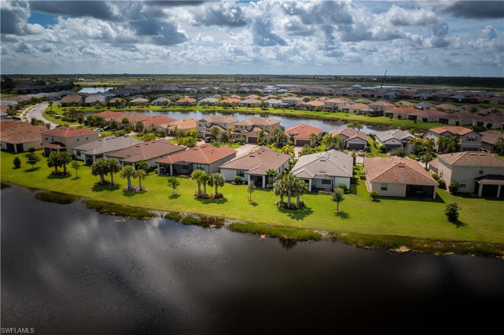 HAMPTON LAKES - Residential