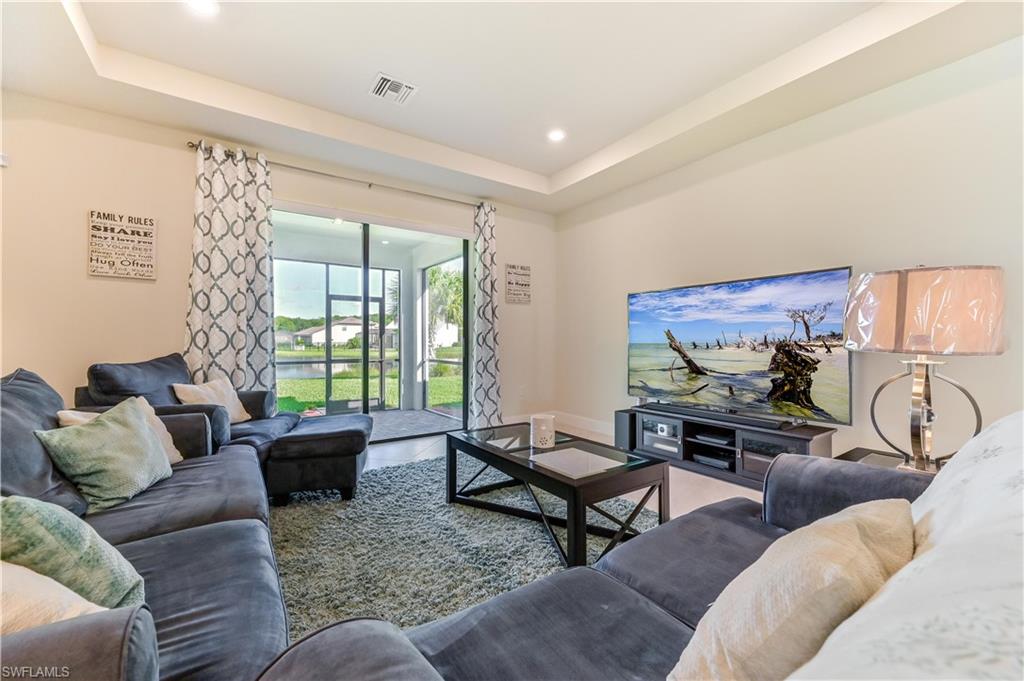 HAMPTON LAKES - Residential