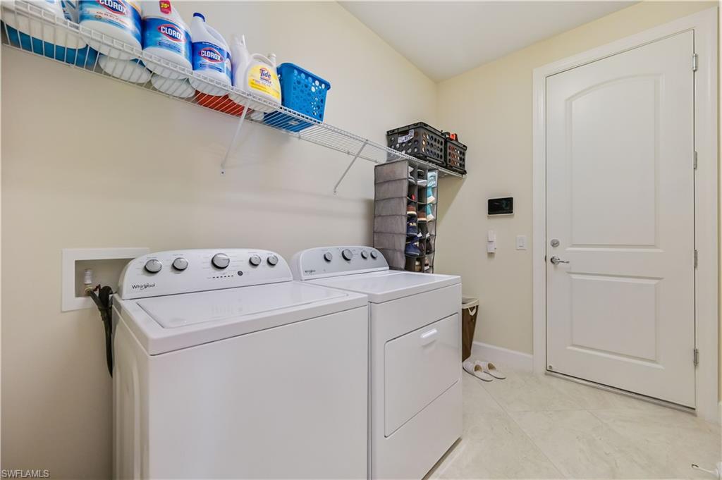 HAMPTON LAKES - Residential