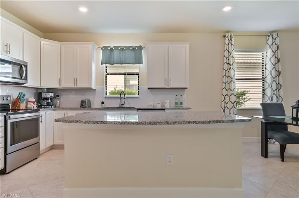 HAMPTON LAKES - Residential