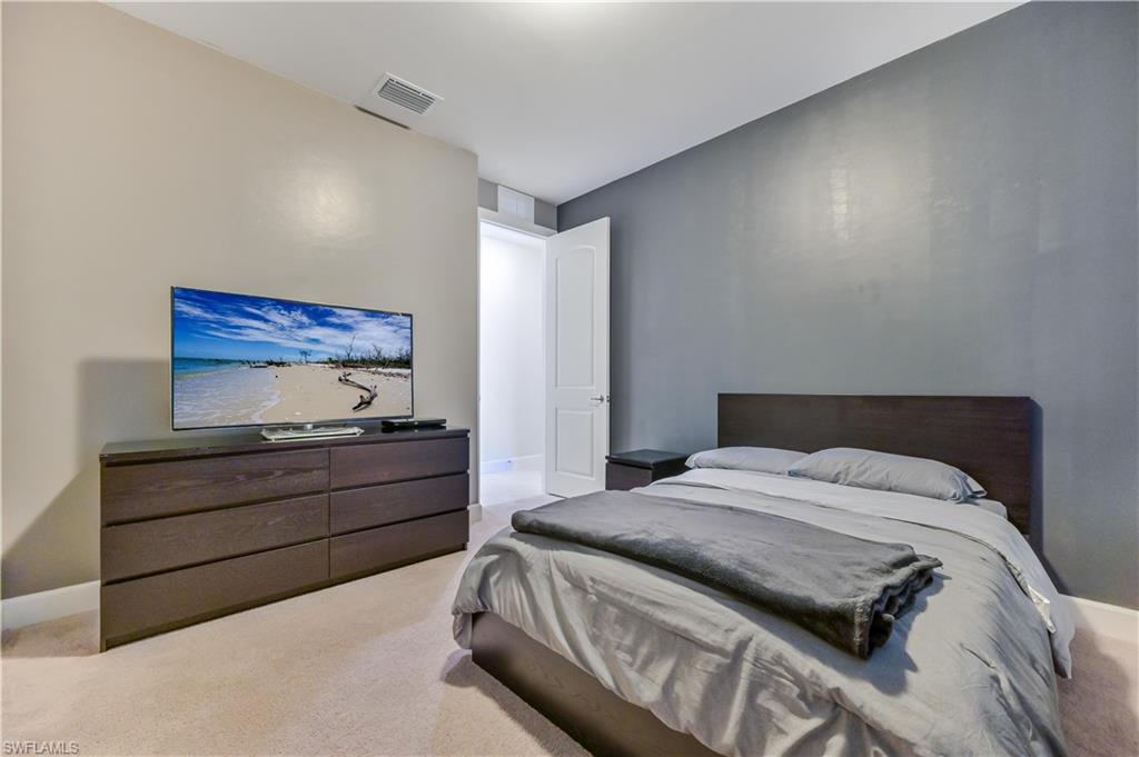 HAMPTON LAKES - Residential