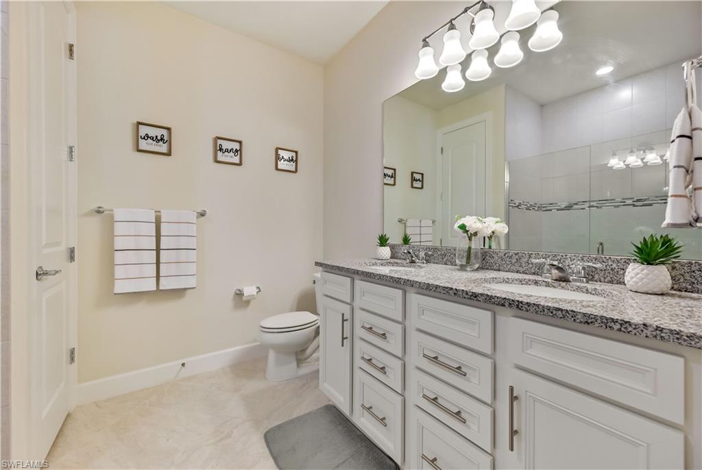 HAMPTON LAKES - Residential