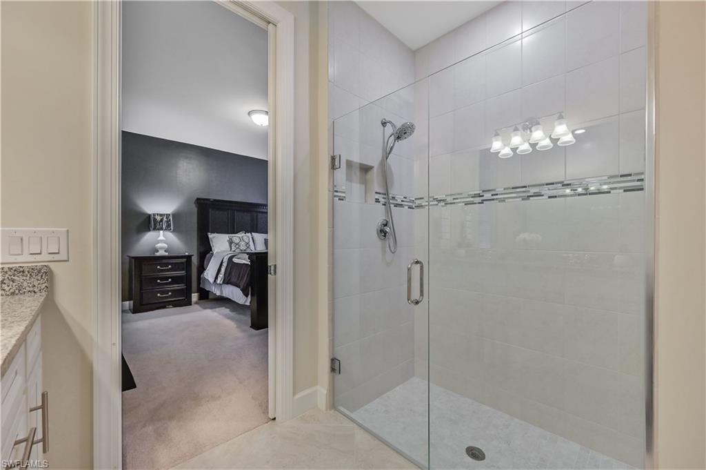 HAMPTON LAKES - Residential