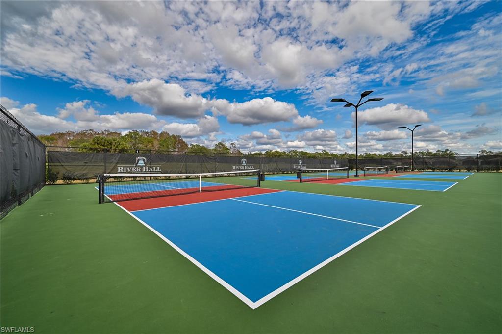 HAMPTON LAKES - Residential