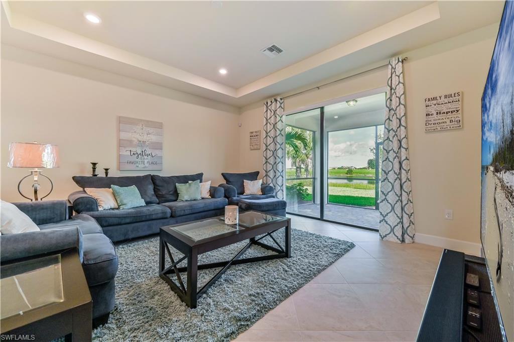 HAMPTON LAKES - Residential