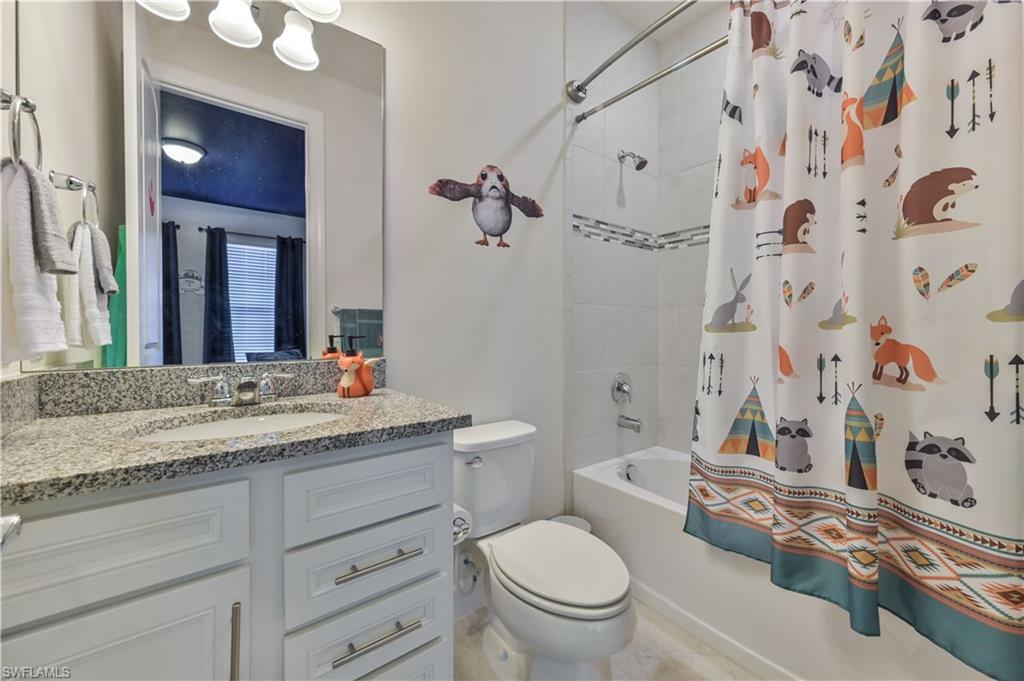 HAMPTON LAKES - Residential