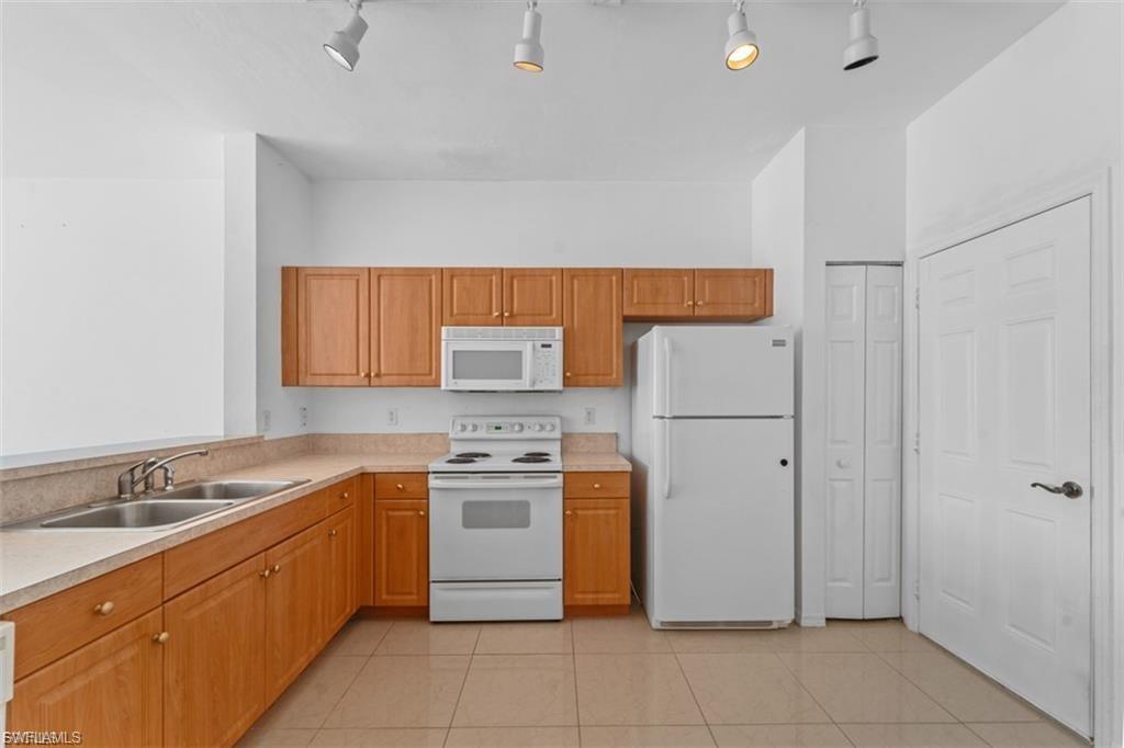 FOREST LAKE TOWNHOMES - Residential