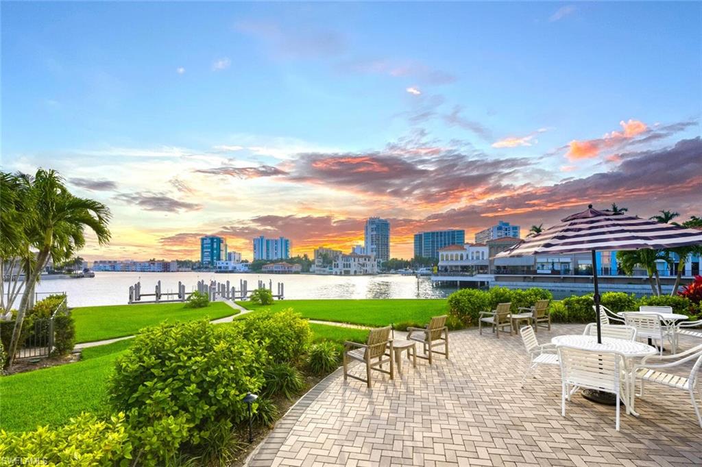 250 W Park Shore DR 101