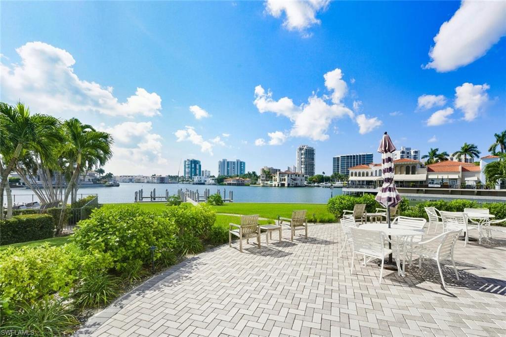250 W Park Shore DR 101