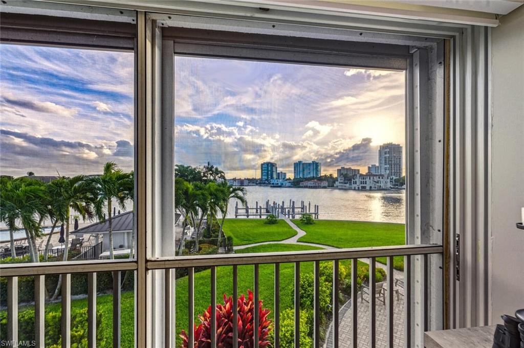 250 W Park Shore DR 101