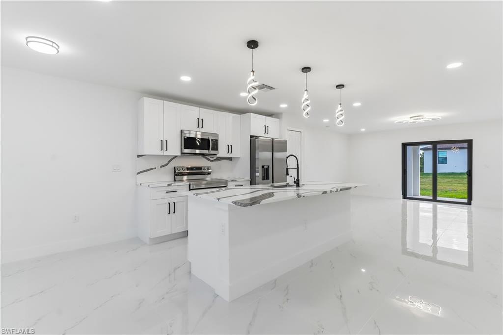 CAPE CORAL - Residential