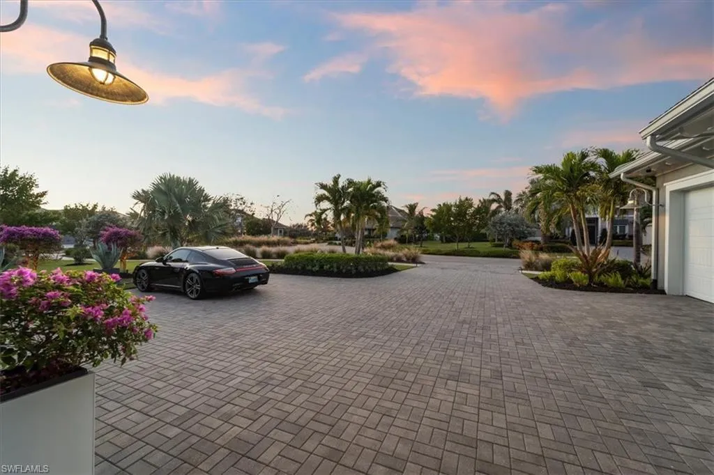 Naples, Florida 34113, United States, 4 Bedrooms Bedrooms, ,5 BathroomsBathrooms,Residential,Pending,19275