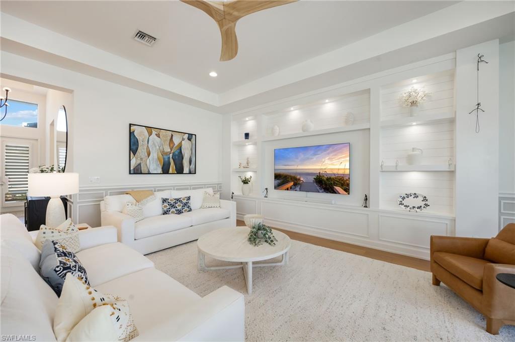 VALENCIA TRAILS - Residential