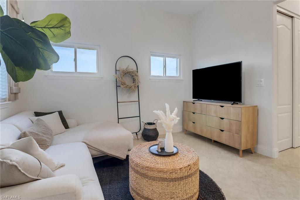 LITTLE HICKORY SHORES - Residential