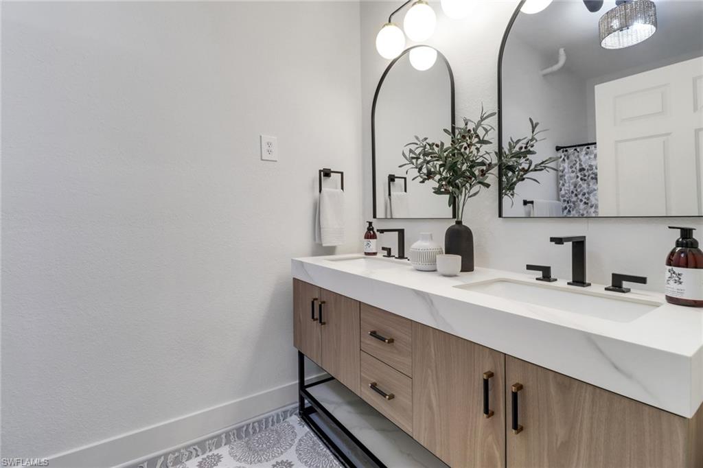 LITTLE HICKORY SHORES - Residential