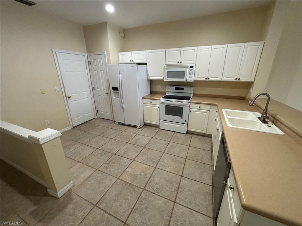 LAKEWOOD VILLAGE - Residential Lease