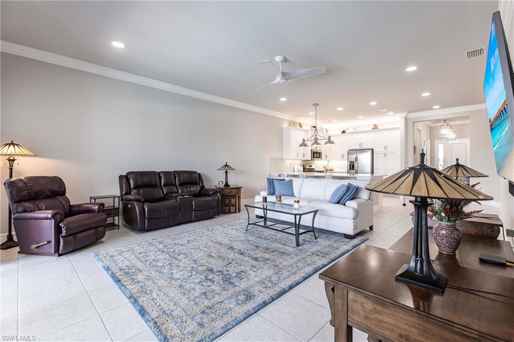 4330 Aurora ST