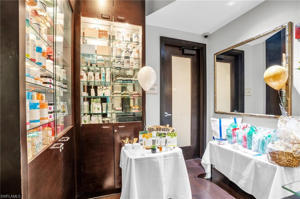 NAPLES BAY RESORT - Residential