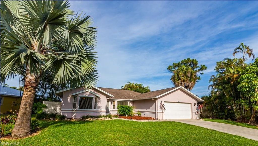 Photo of 1620 Forest Lakes BLVD, NAPLES, FL 34105 (MLS # 226015367)