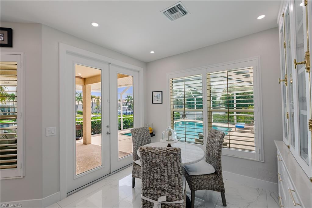 MARCO BEACH - Residential