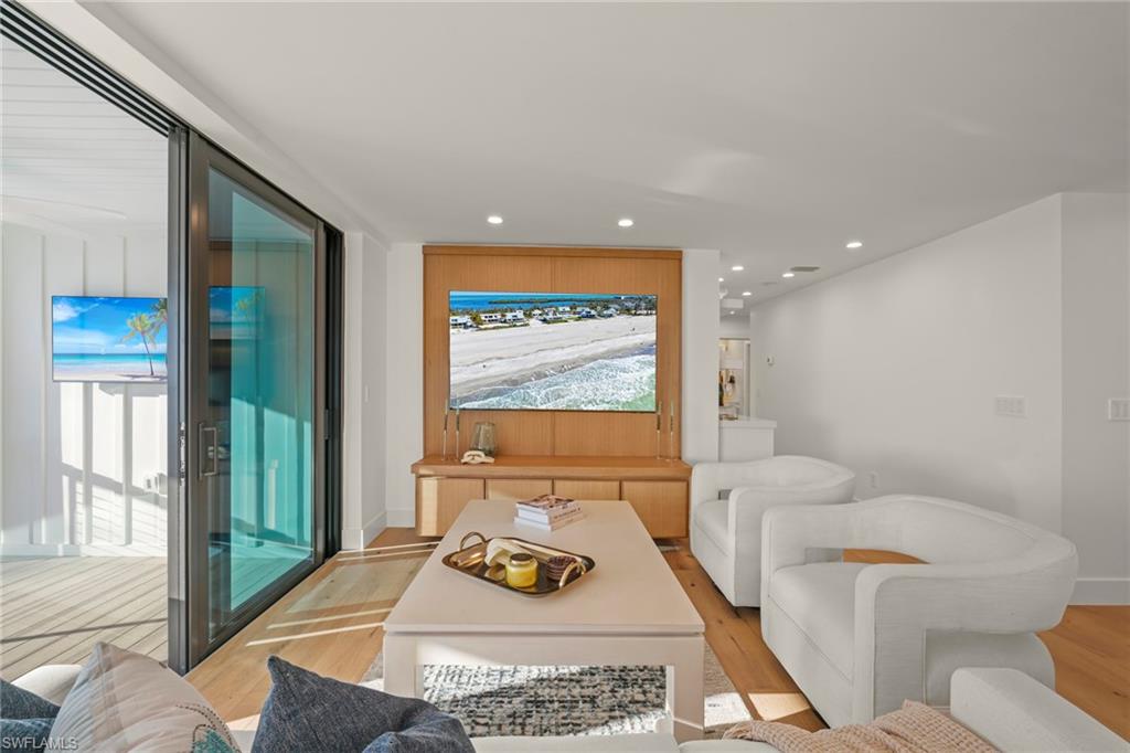 BEACH HOMES - Residential