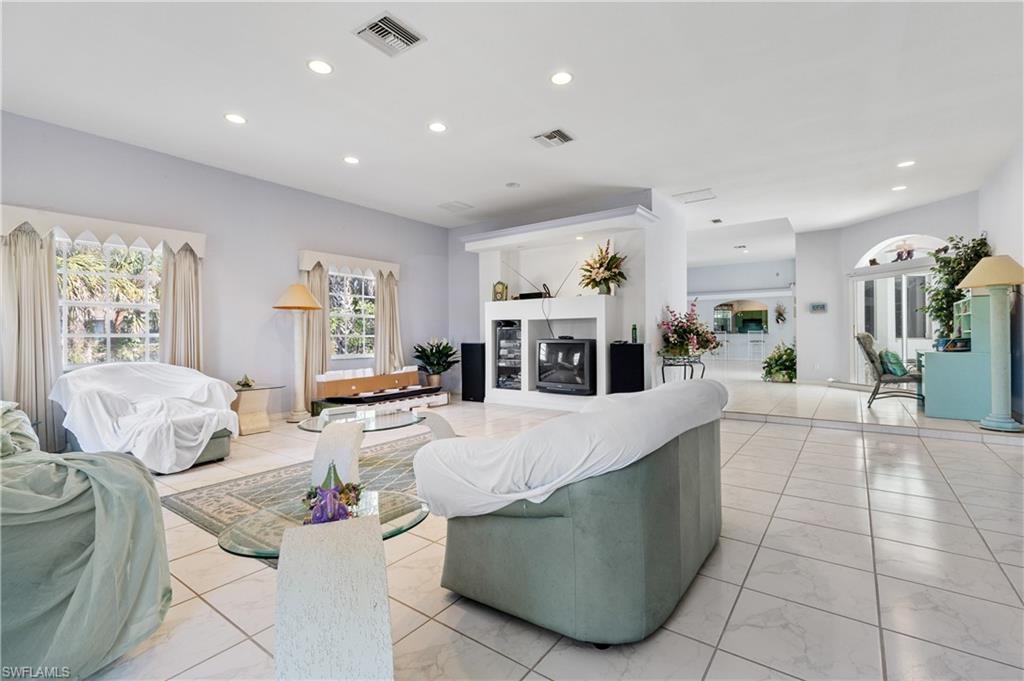 MEADOWBROOK ESTATE - Residential