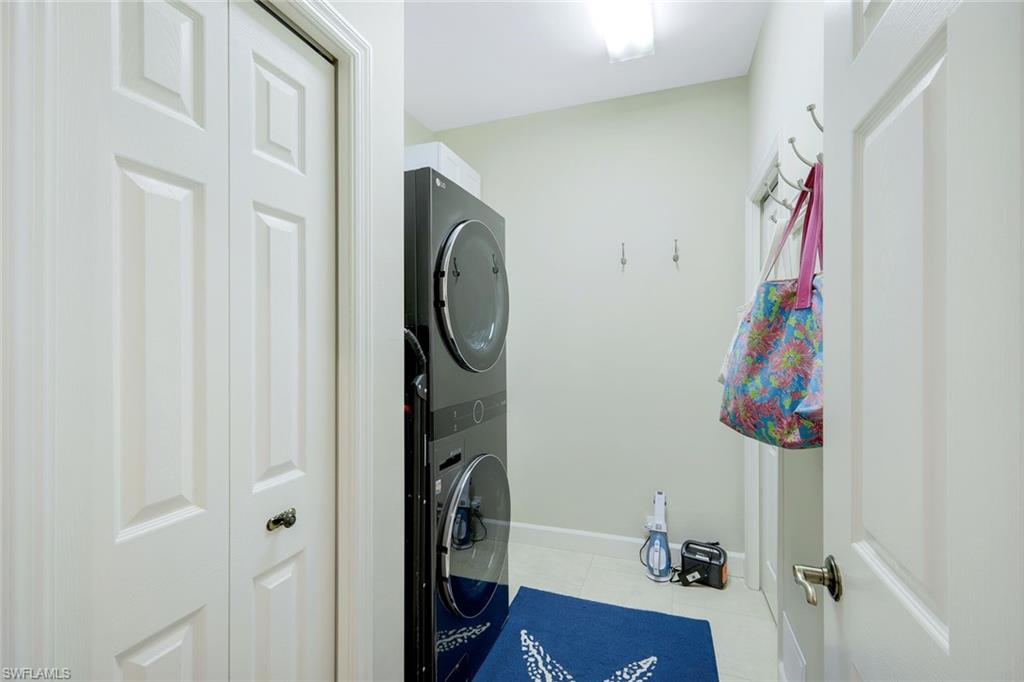 SUTTON WALK - Residential