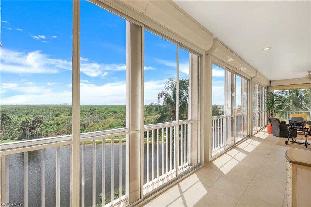 SUTTON WALK - Residential