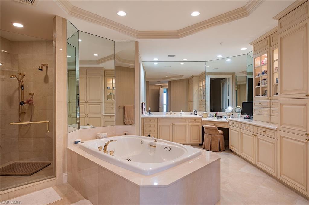 SEASONS AT NAPLES CAY - Residential