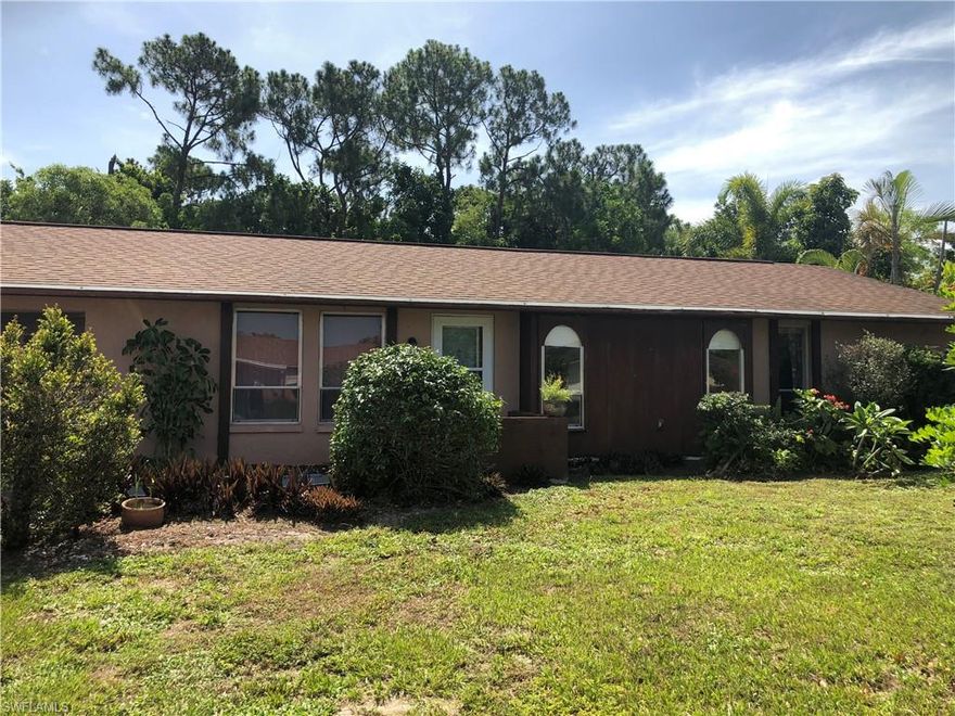Charming 3 bedroom 2 bath Home in Golden Gate City. 2 car garage, Huge yard with a covered lanai. 
Corner Lot , facing the Golden Gate community Golf course . 
Roof 2016 ,  minutes from I75, Turnpike.