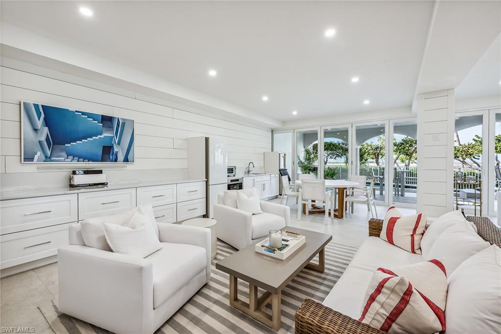 HIDEAWAY BEACH - Residential