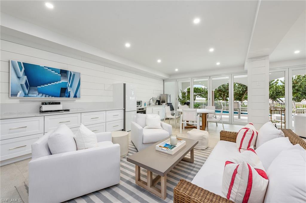 HIDEAWAY BEACH - Residential