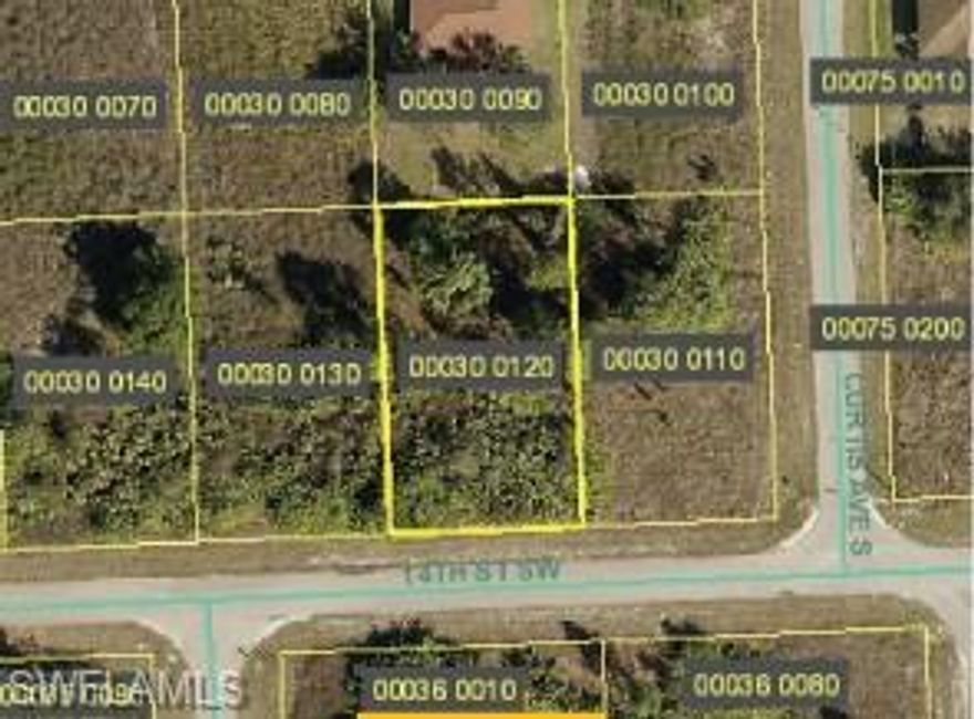 Excellent lot to best price. New Home in construction around.