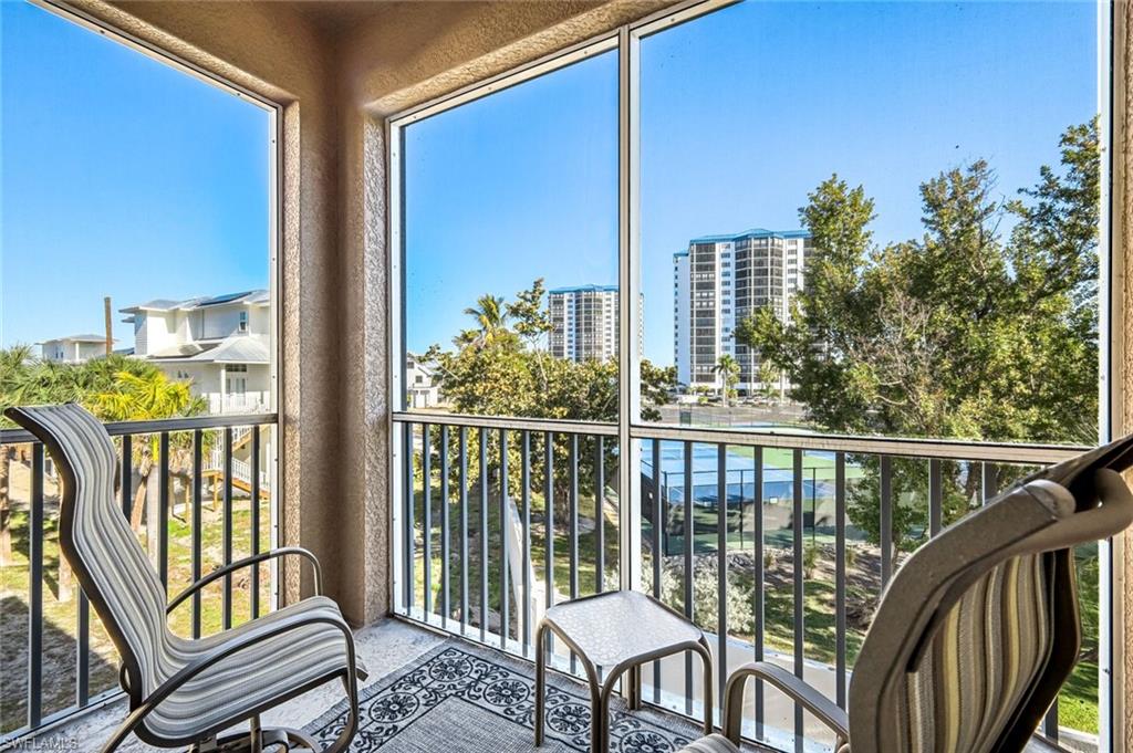 WHITECAPS SOUTH CONDO - Residential