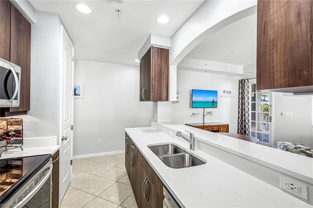 WHITECAPS SOUTH CONDO - Residential