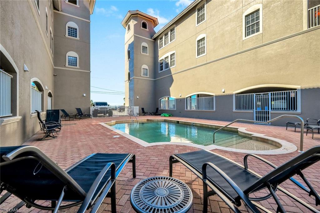 WHITECAPS SOUTH CONDO - Residential