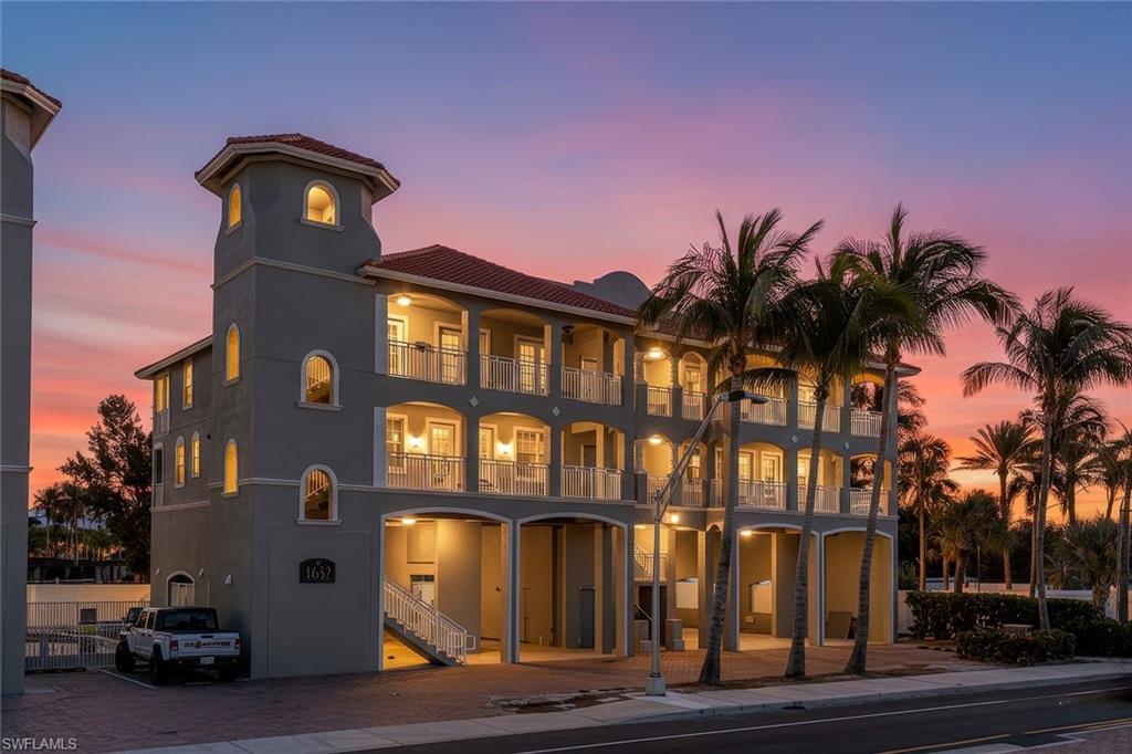 WHITECAPS SOUTH CONDO - Residential