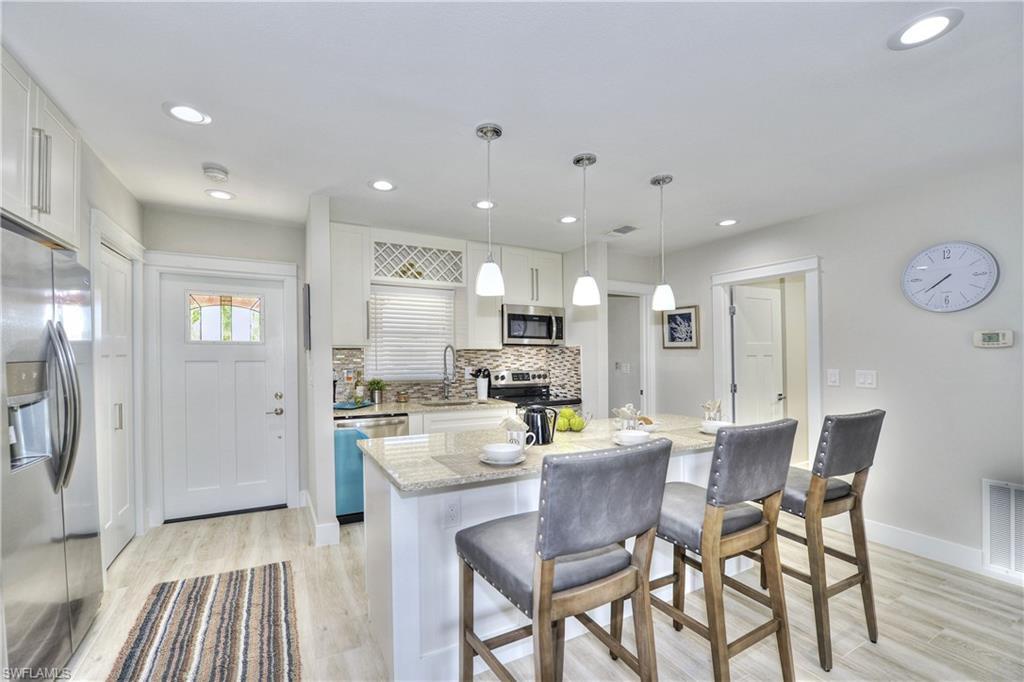 IMPERIAL SHORES - Residential