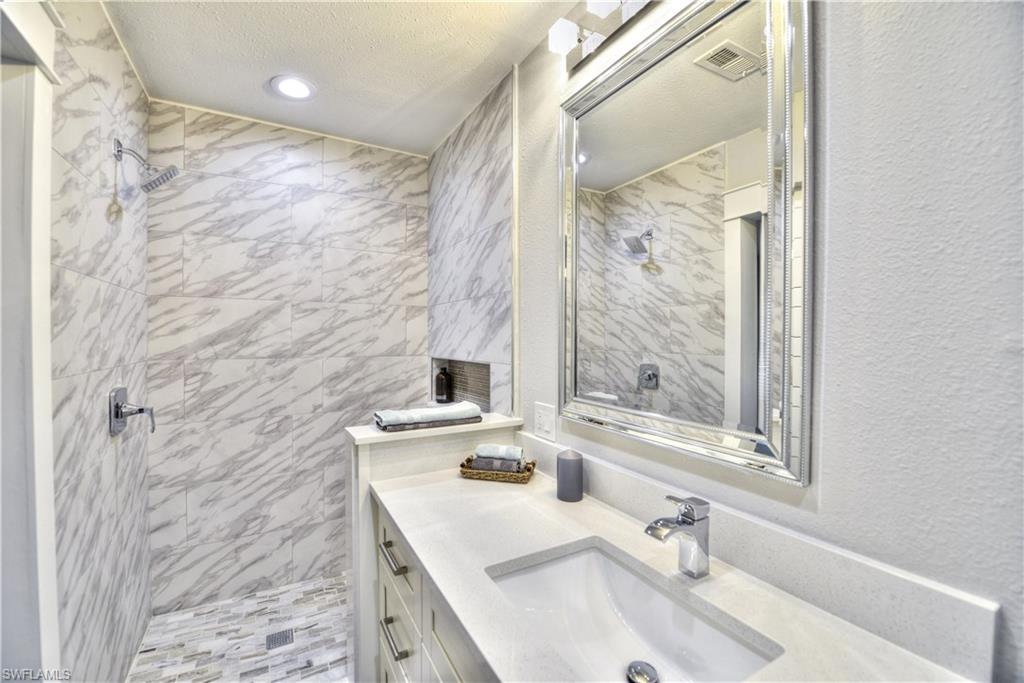 IMPERIAL SHORES - Residential