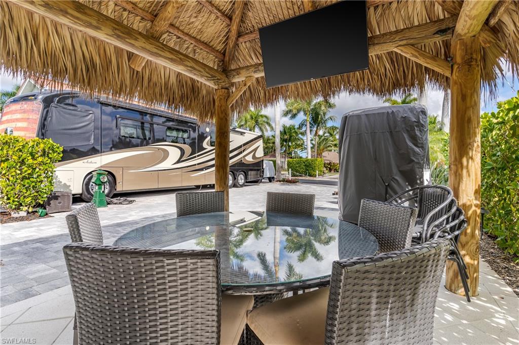 NAPLES MOTORCOACH RESORT - Land