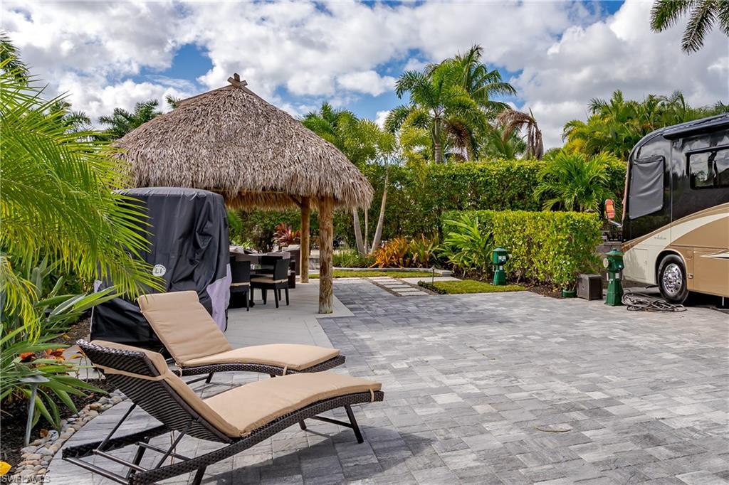 NAPLES MOTORCOACH RESORT - Land