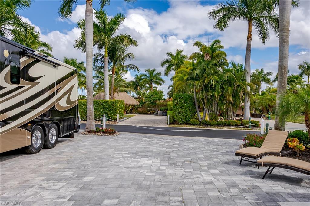 NAPLES MOTORCOACH RESORT - Land