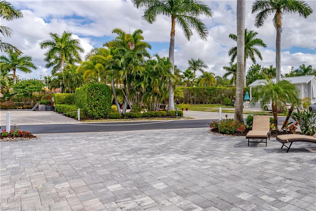 NAPLES MOTORCOACH RESORT - Land