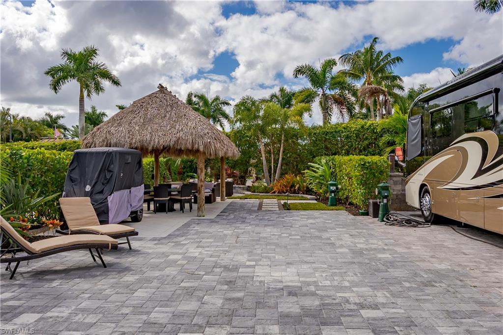 NAPLES MOTORCOACH RESORT - Land