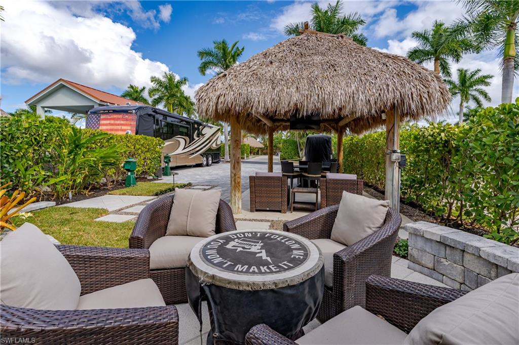 NAPLES MOTORCOACH RESORT - Land