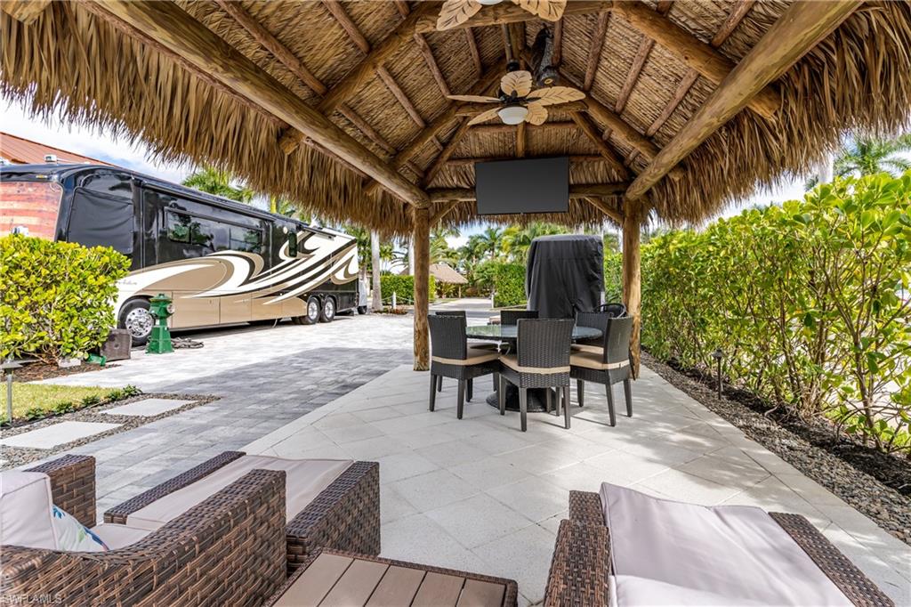 NAPLES MOTORCOACH RESORT - Land