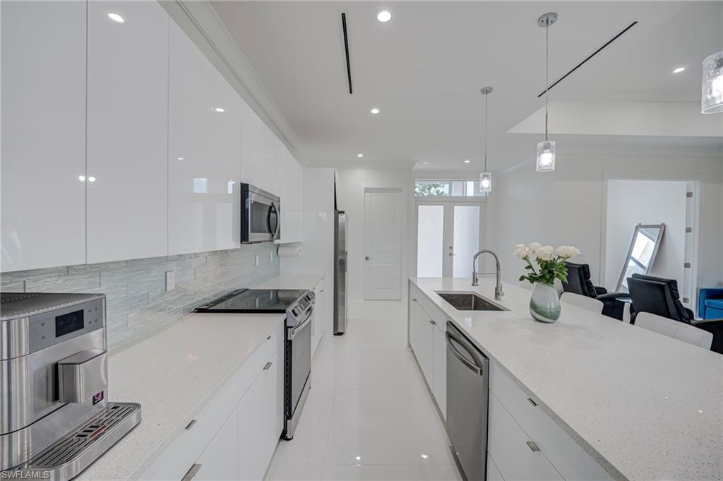 GOLDEN GATE ESTATES - Residential